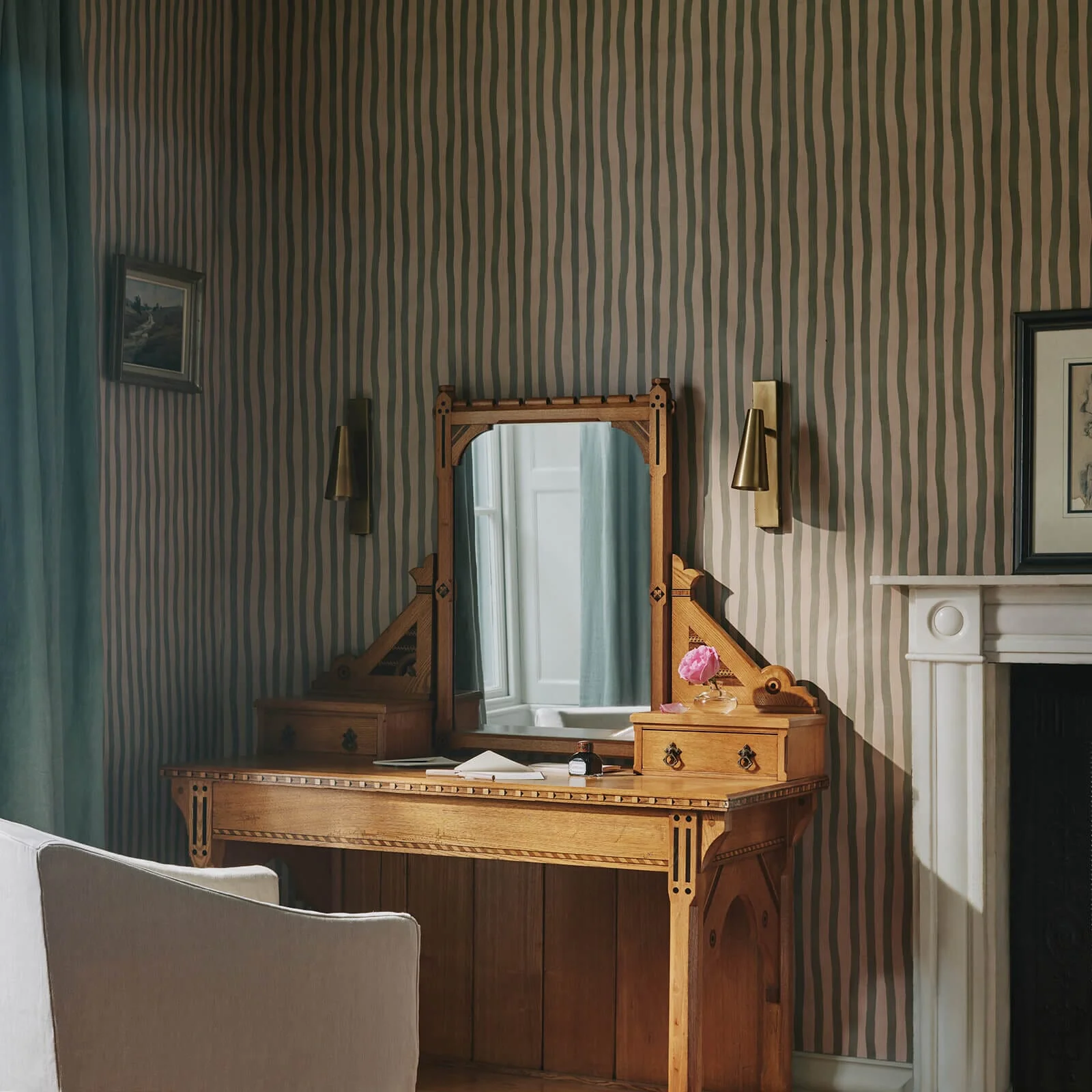 ARTIST'S STRIPE Wallpaper - Sap & Alabaster - Image 3