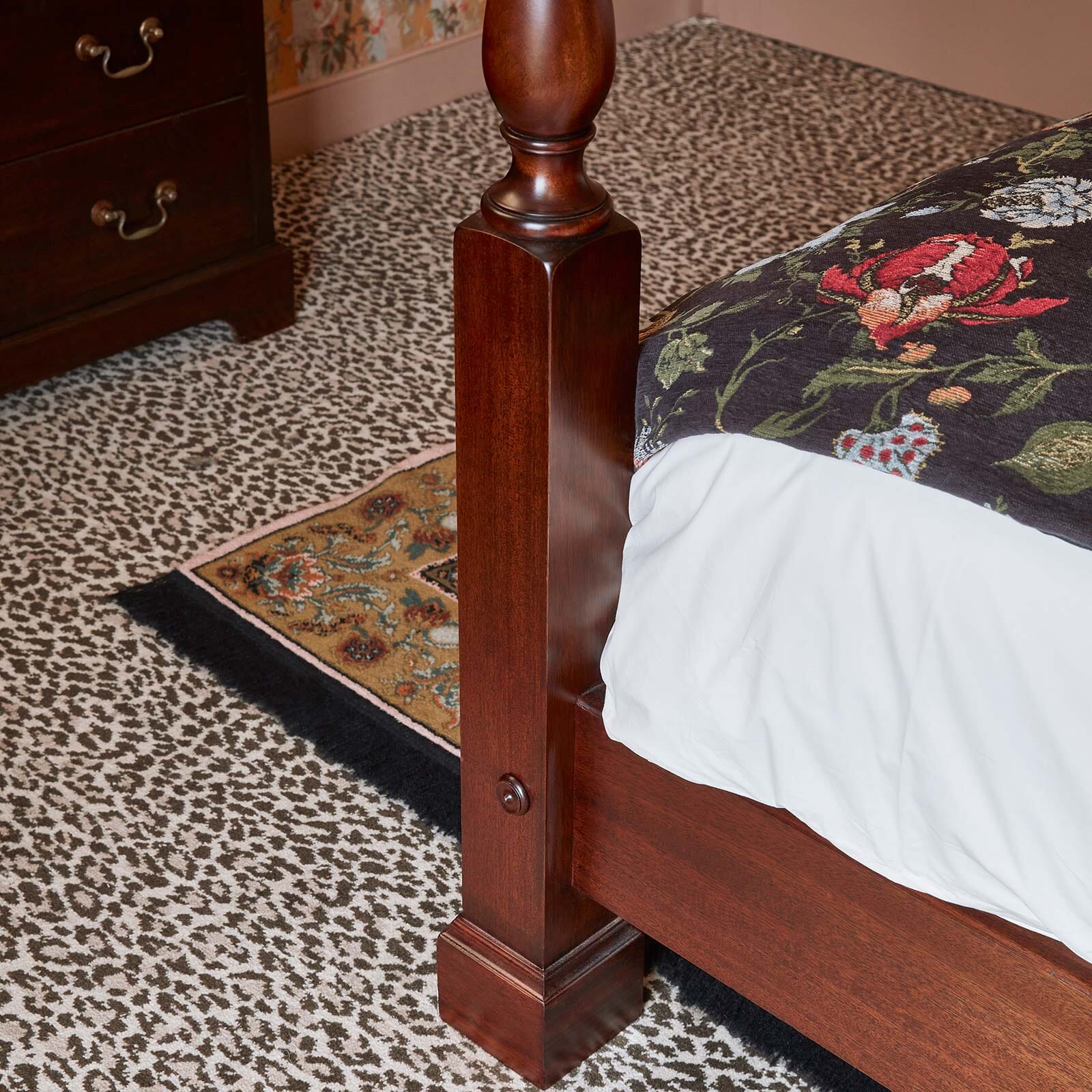 CAMELOT Bed - Image 3
