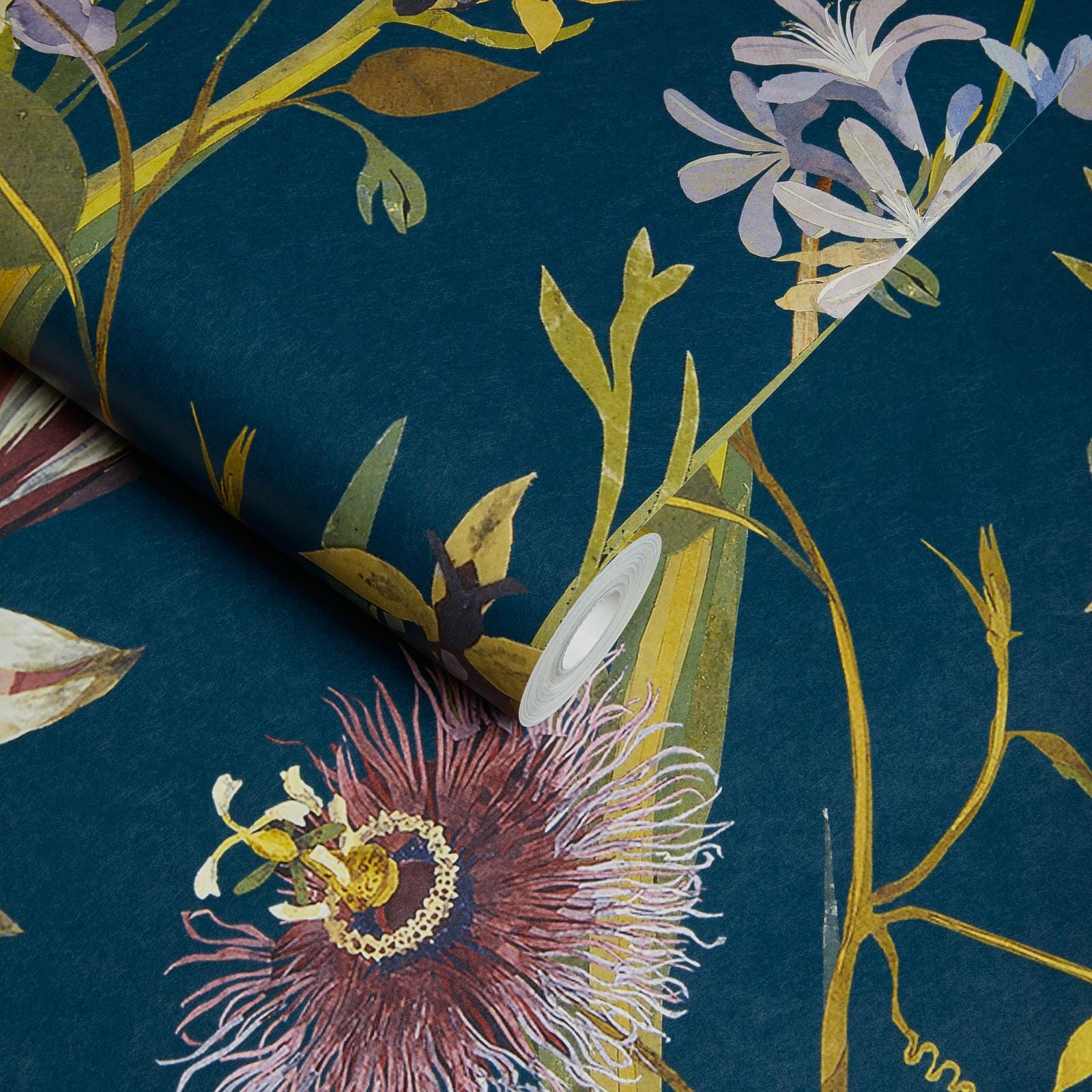 FLORA DELANICA Wallpaper - Midnight - Image 3